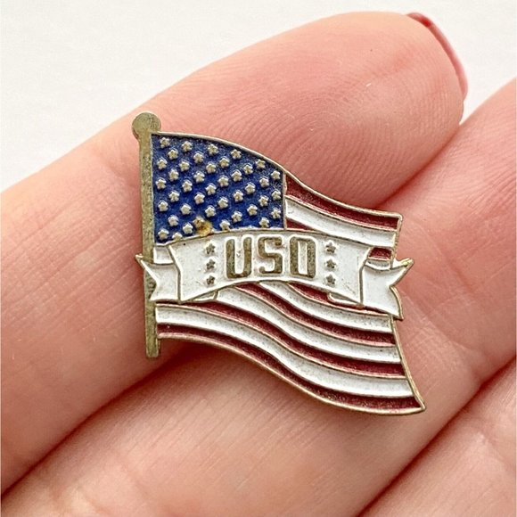 Vintage USO White Ribbon On American Flag Gold Tone Lapel Collar Pin Back 3/4” - Picture 2 of 4